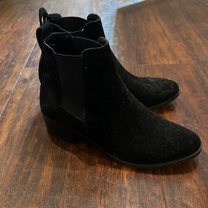 size 6 black Steve Madden booties, gently worn